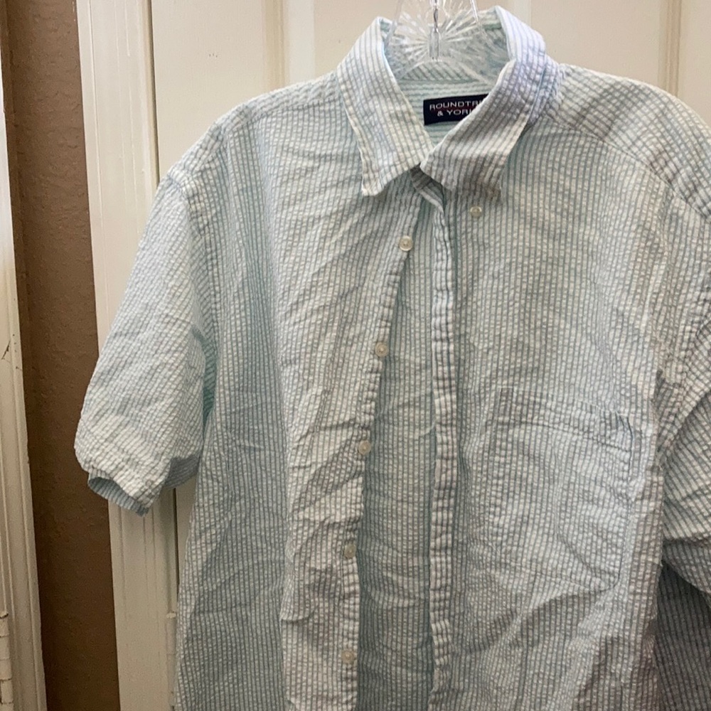 FINAL MARKDOWN Roundtree and Yorke seersucker shirt Large